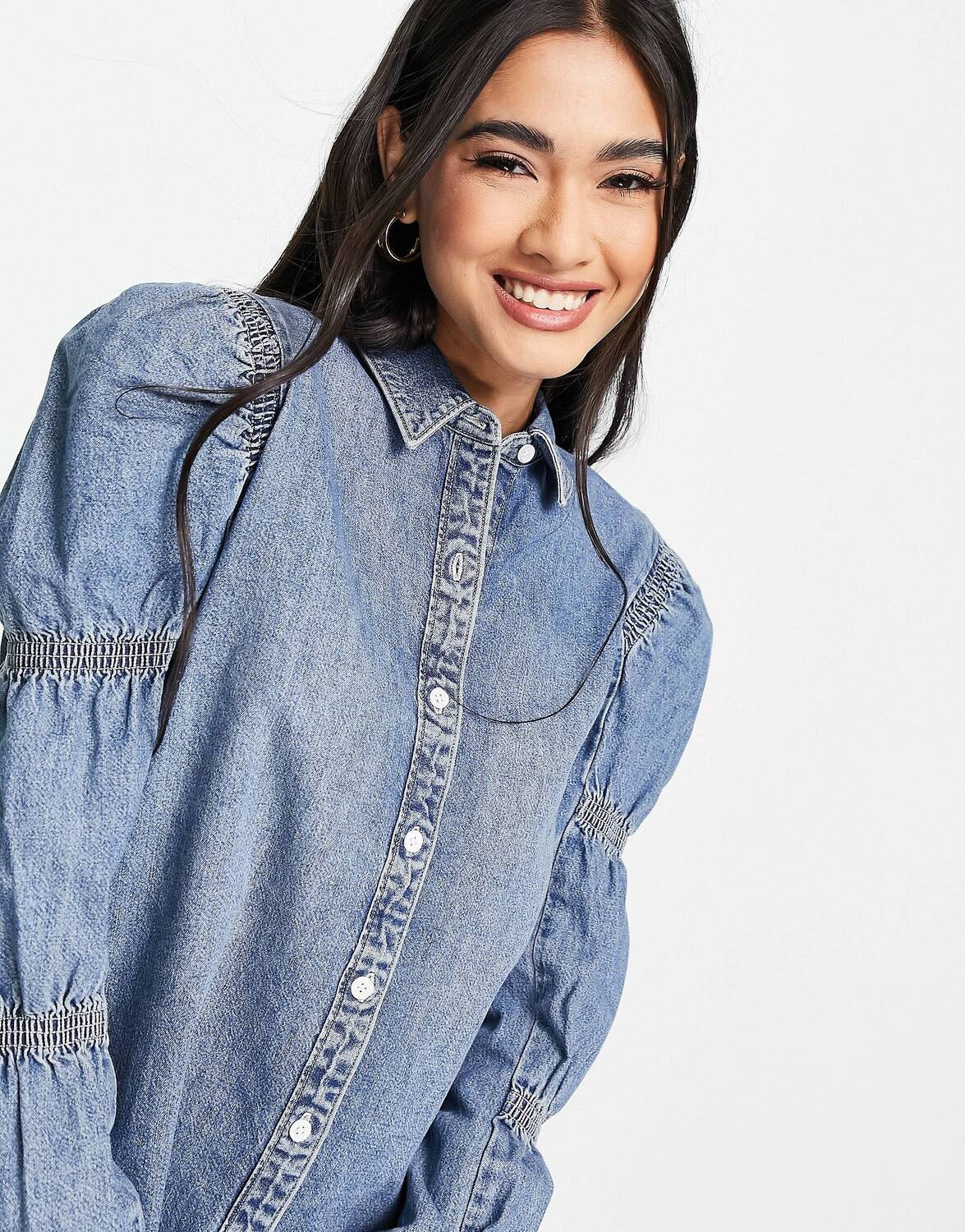 

Джинсовая рубашка Levi's синего цвета средней потертости