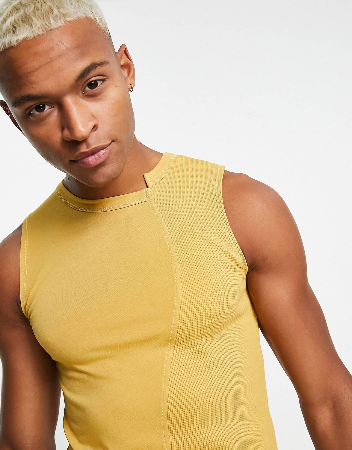 

Бежевый жилет с вафельными вставками ASOS DESIGN