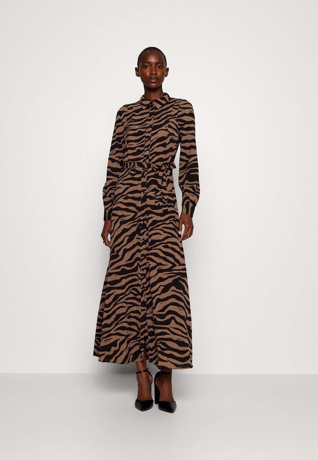 

Классическая рубашка Vero Moda VMSHILAH NAJA LONG SHIRT DRESS, коричневая чечевица/жемчуг, Коричневый