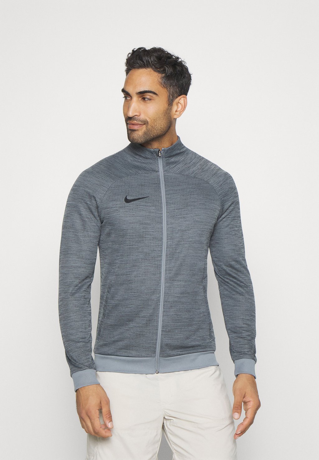 

Спортивная куртка Nike