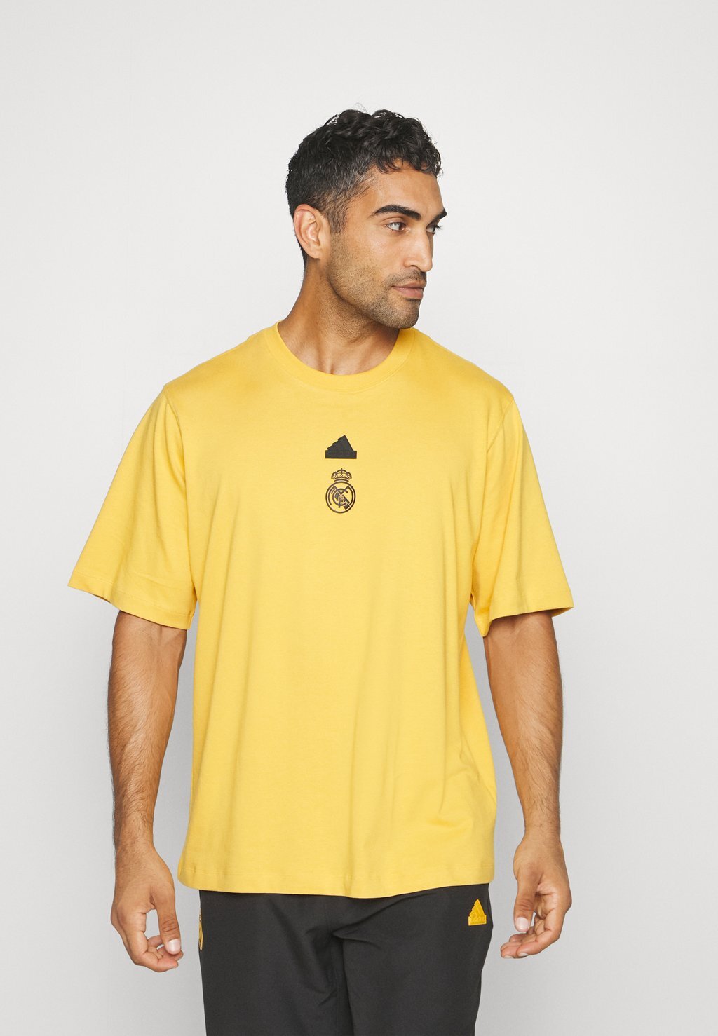 

Команда Real Madrid Lifestyler Adidas, цвет preloved yellow