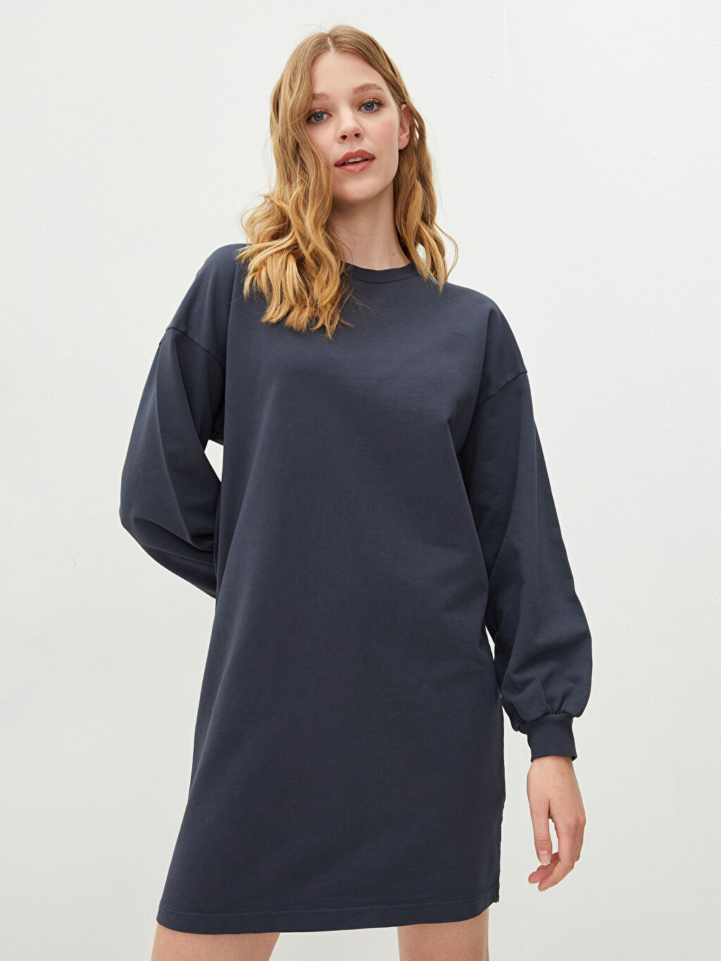 

Прямое женское платье с круглым вырезом и длинными рукавами LCW Casual
