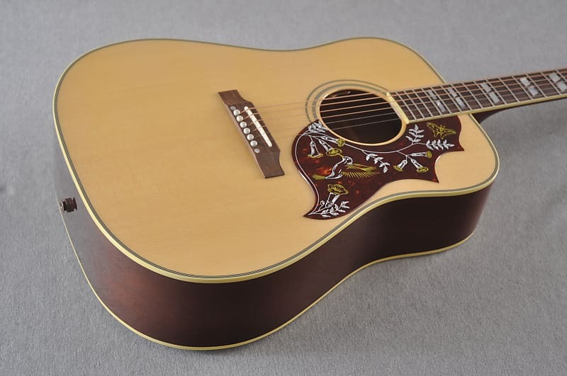 

Оригинальная акустическая электрогитара Gibson Hummingbird Natural