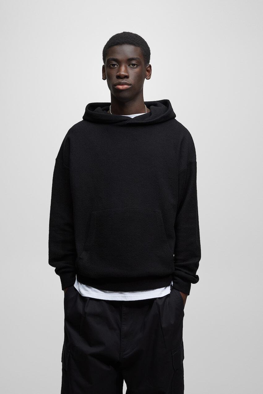 

Худи из фактурной ткани Pull&Bear, черный