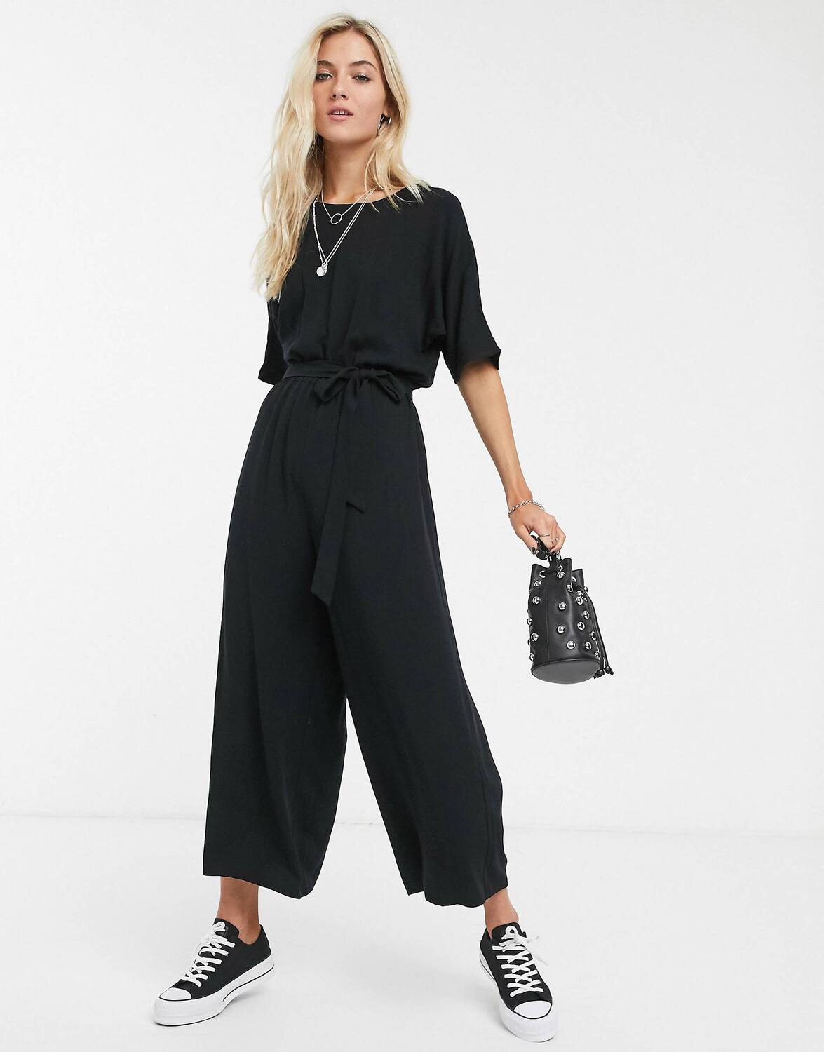 

Черный комбинезон с завязками на талии ASOS DESIGN
