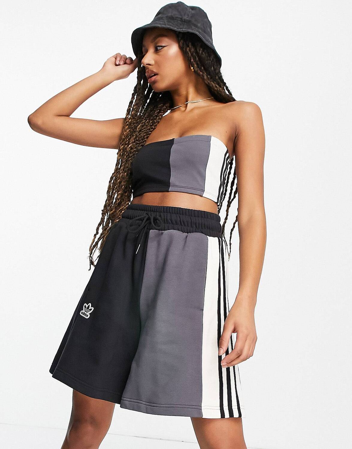 

Черные шорты бойфренда в стиле колор-блок adidas Originals 'Summer Rave'
