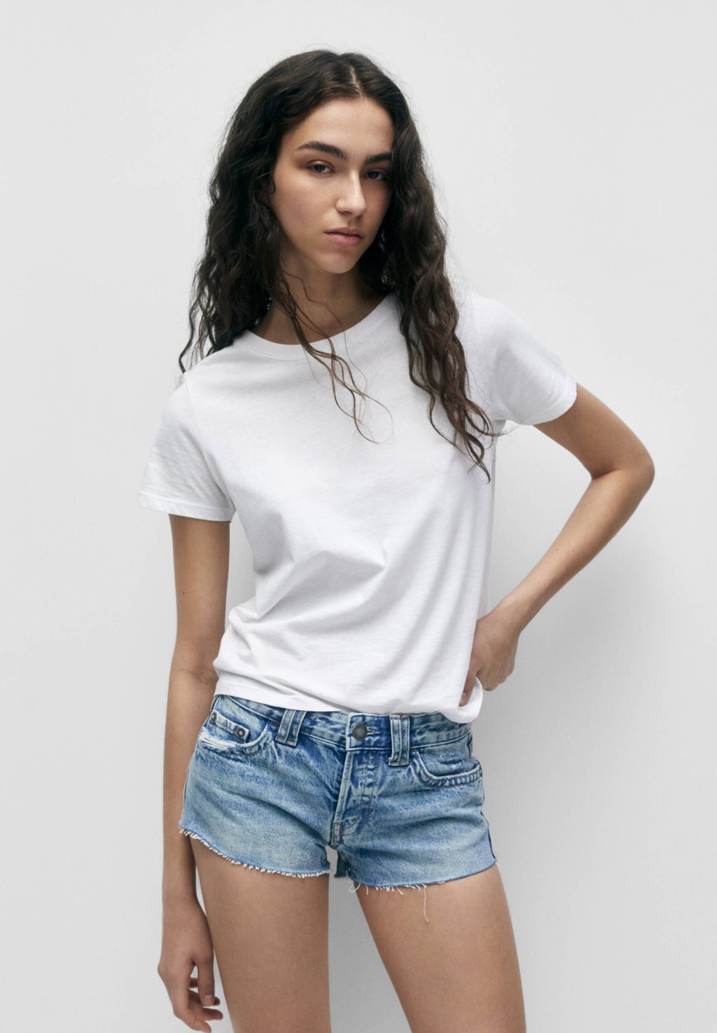 

Джинсовые шорты PULL&BEAR, синий