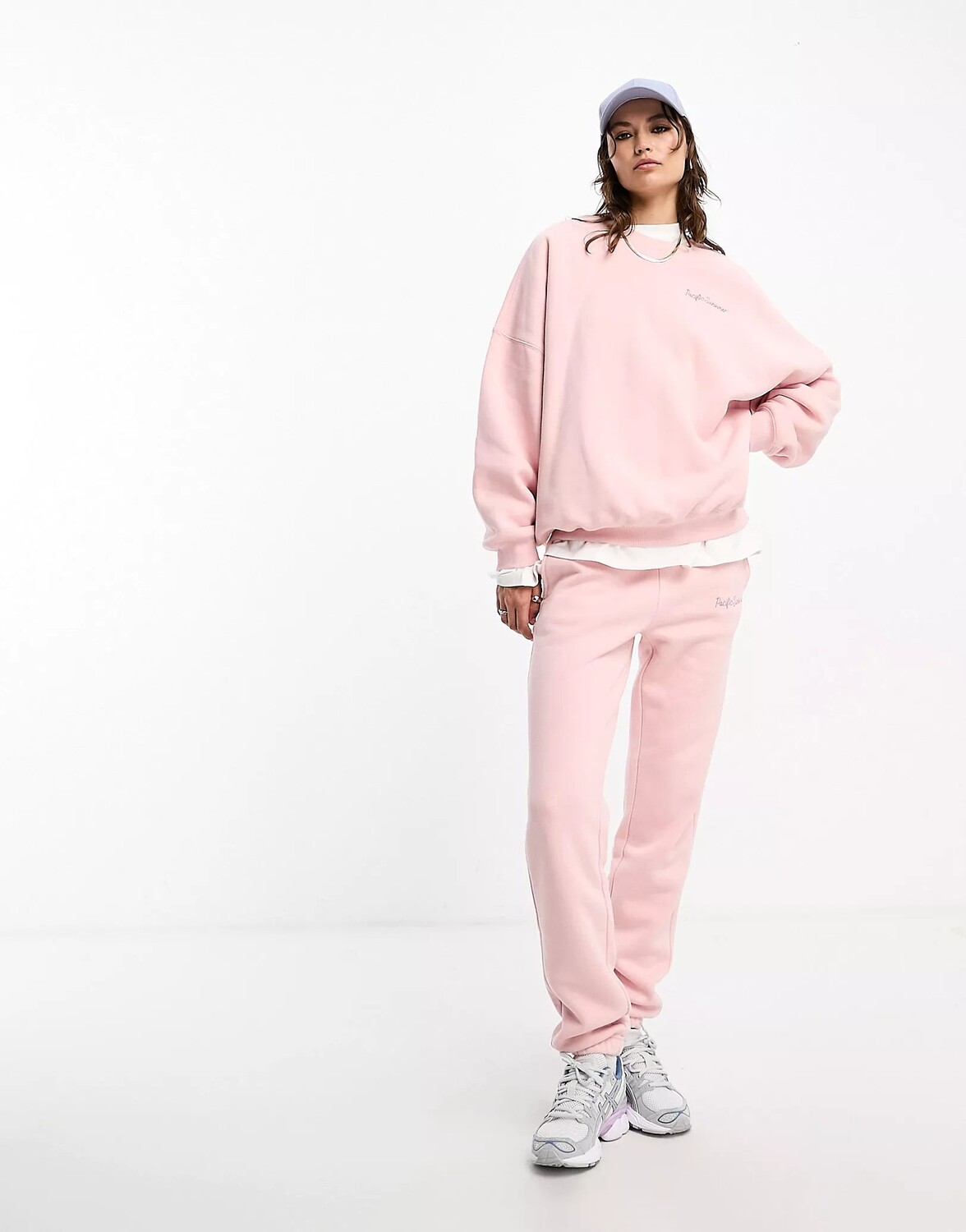 

Брюки-джоггеры Pacsun Script Slogan Wide Leg Co-ord, светло-розовый