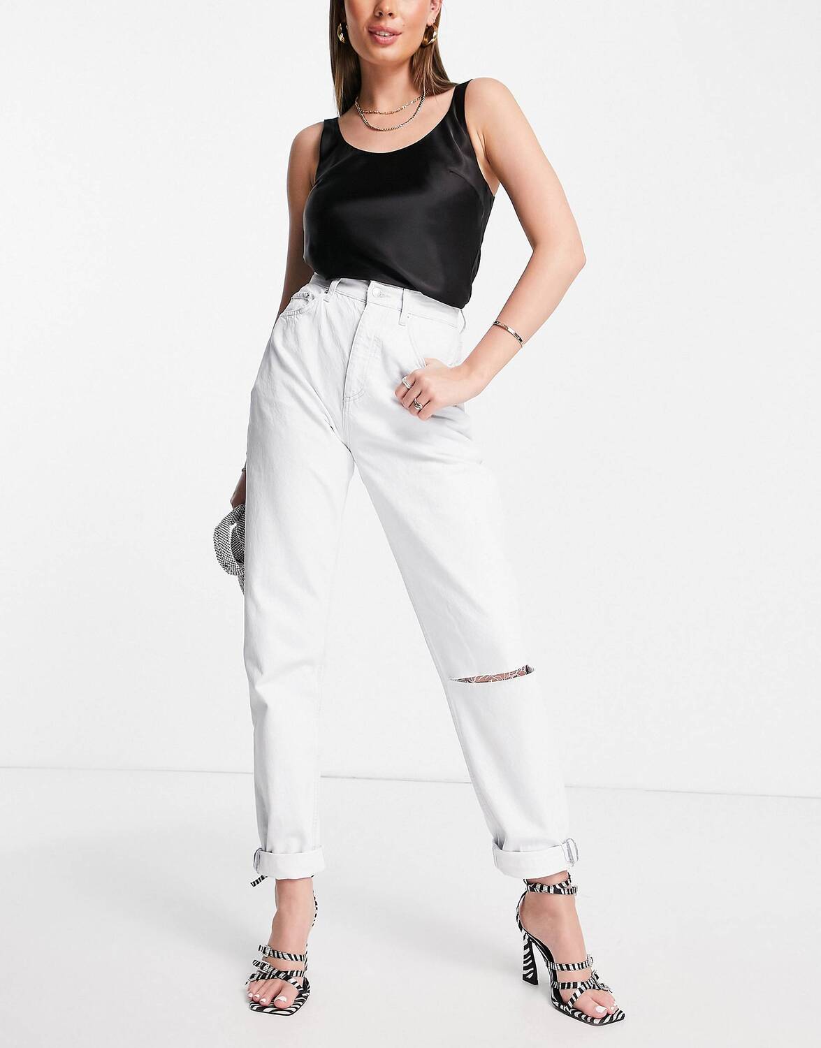 

Светлые джинсы с прорезями на коленях ASOS DESIGN