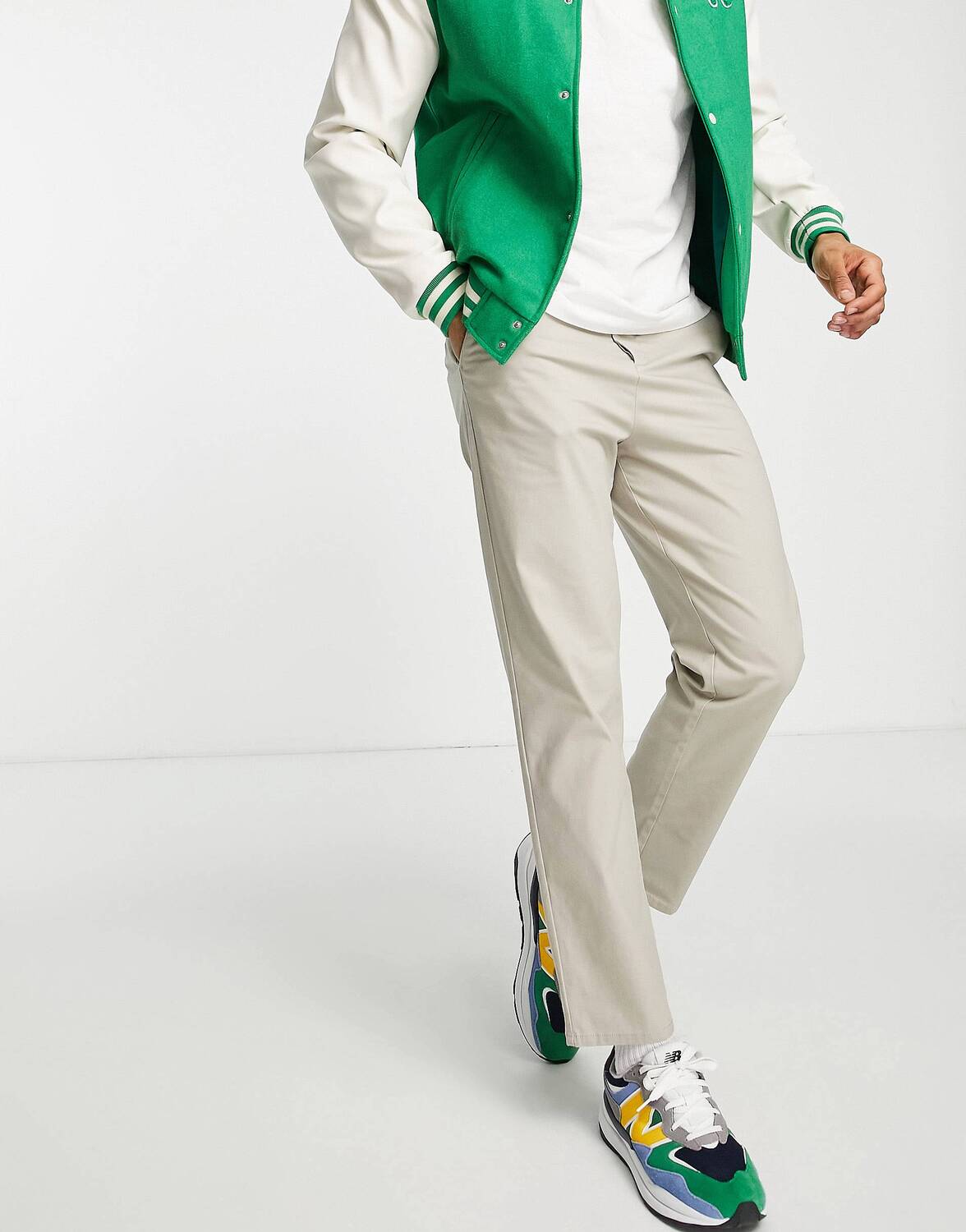 

Светло-бежевые свободные брюки чинос ASOS DESIGN