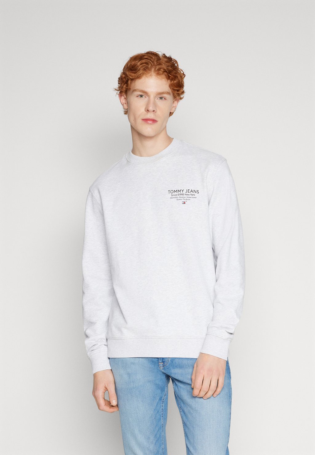 

Толстовка ESSENTIAL GRAPHIC CREW Tommy Jeans, цвет silver grey