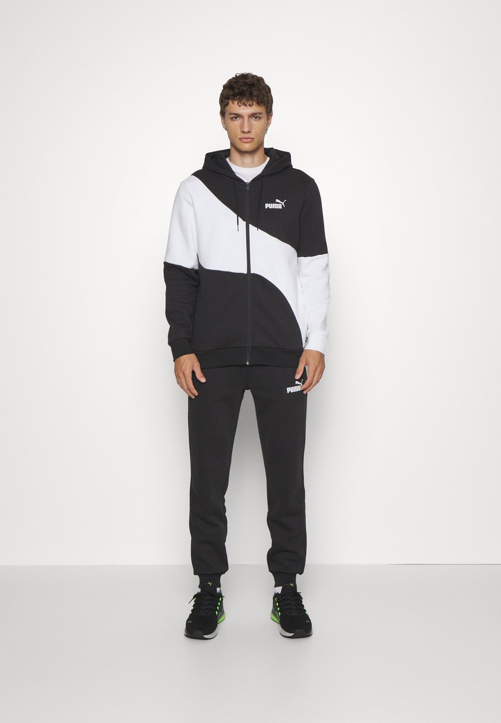 

Спортивный костюм Puma