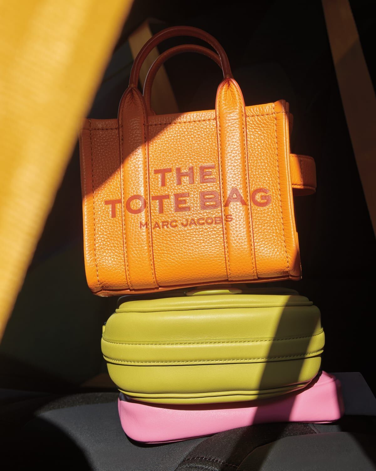 

Маленькая кожаная большая сумка Marc Jacobs, цвет Camel