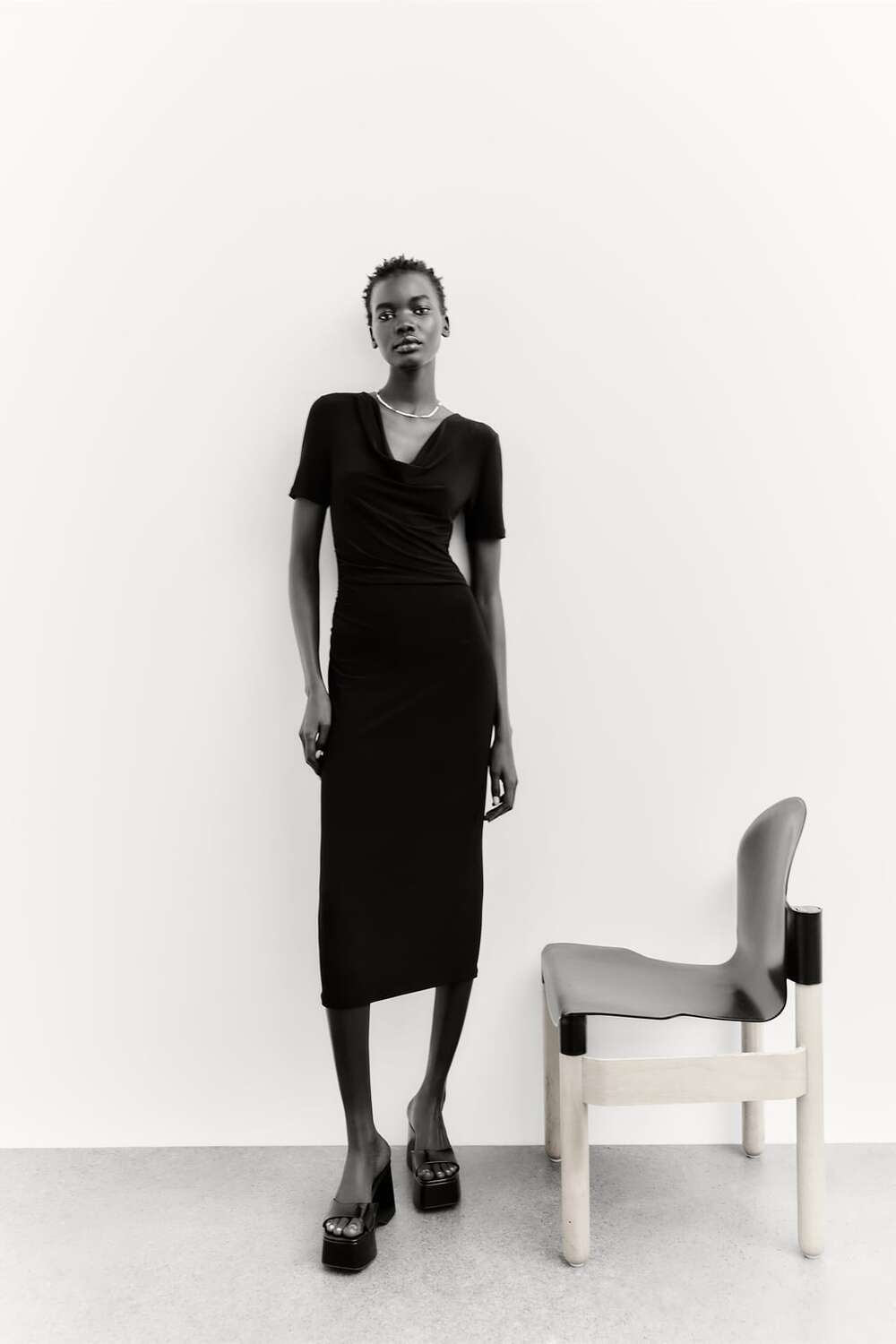 

Струящее платье с драпировкой ZARA, черный