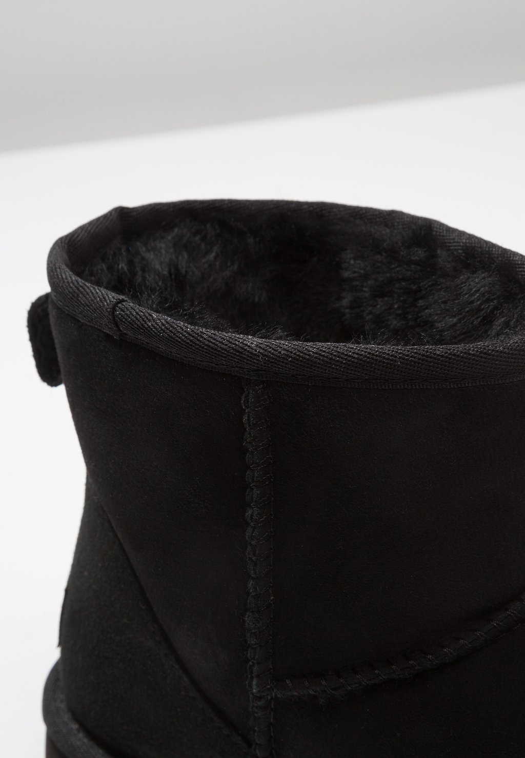 

Классические ботильоны Classic Mini UGG, черные