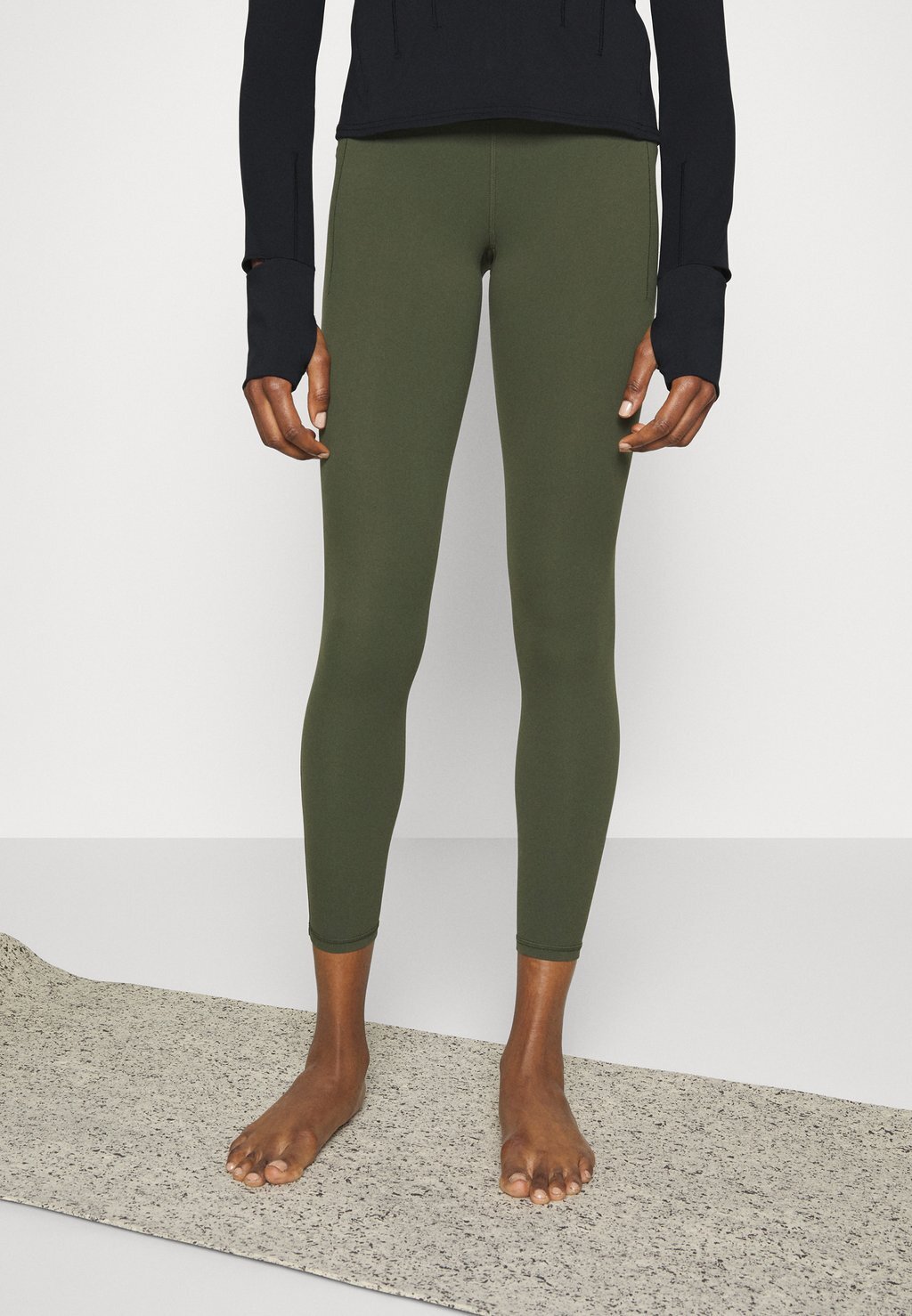 

Тайтсы Athleta, Серый