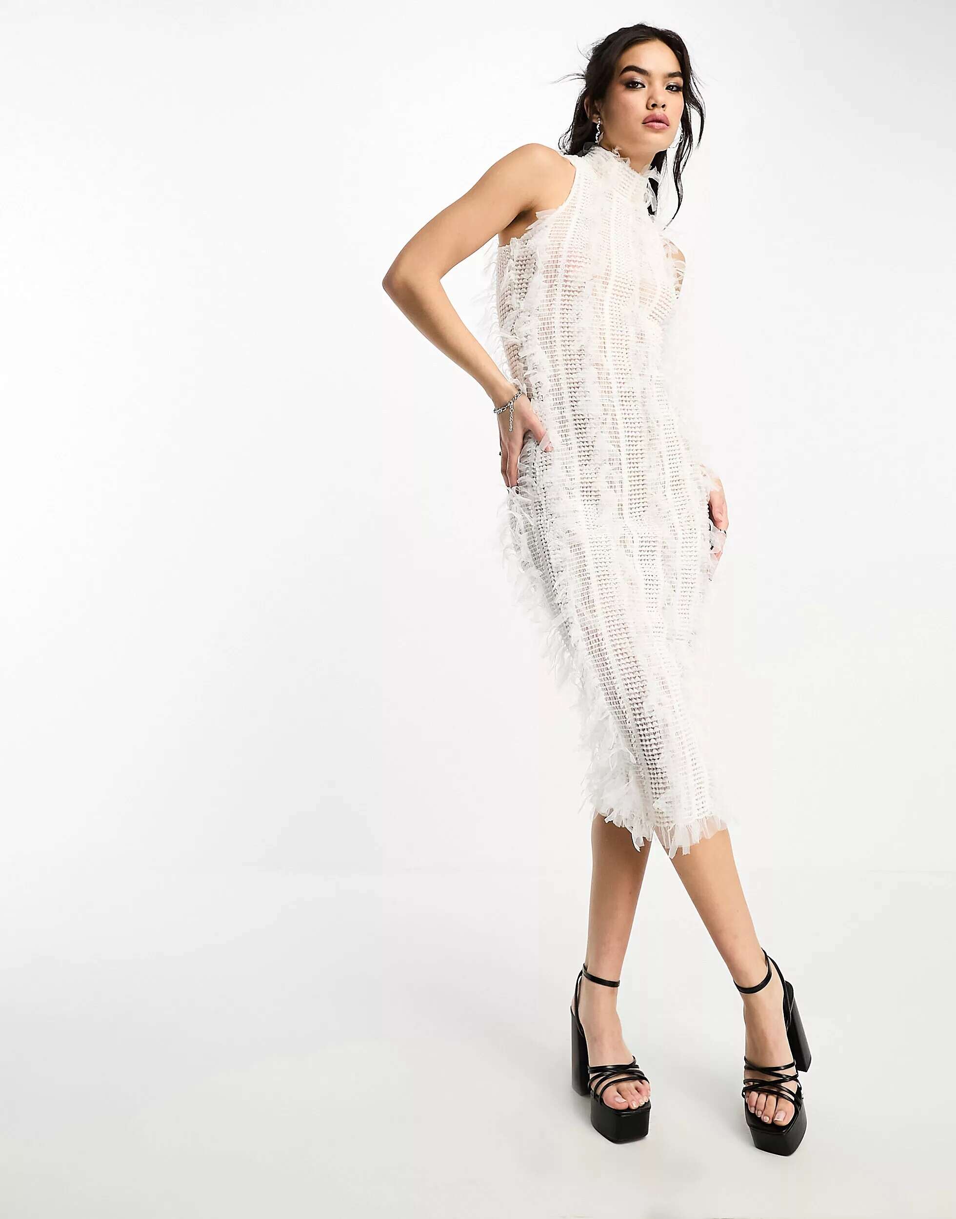 Белое текстурированное платье миди без рукавов Amy Lynn Calla текстурированное платье миди без рукавов sloan mara hoffman черный