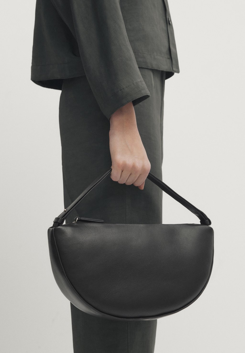 

Сумка HALF MOON Massimo Dutti, цвет brown