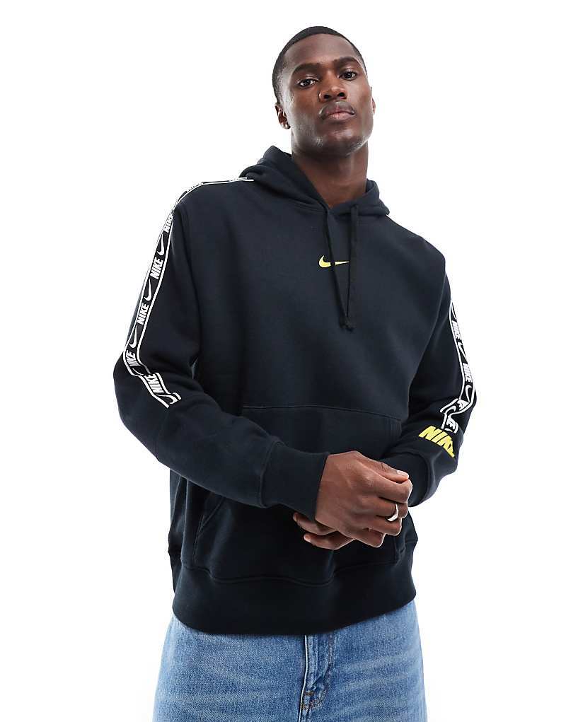 

Черная худи с логотипом Nike Repeat