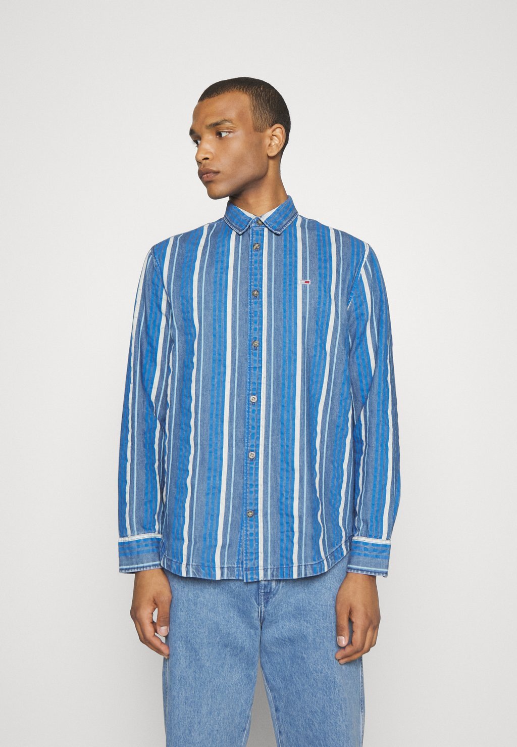 

Рубашка Tommy Jeans, средний деним