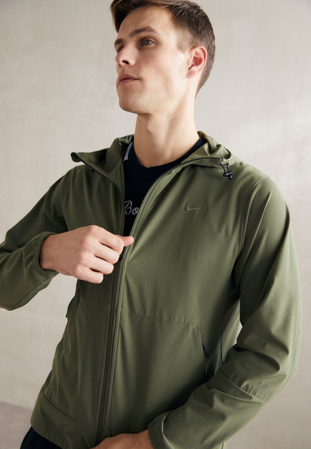 

Спортивная куртка Unlimited Nike, цвет medium olive/black