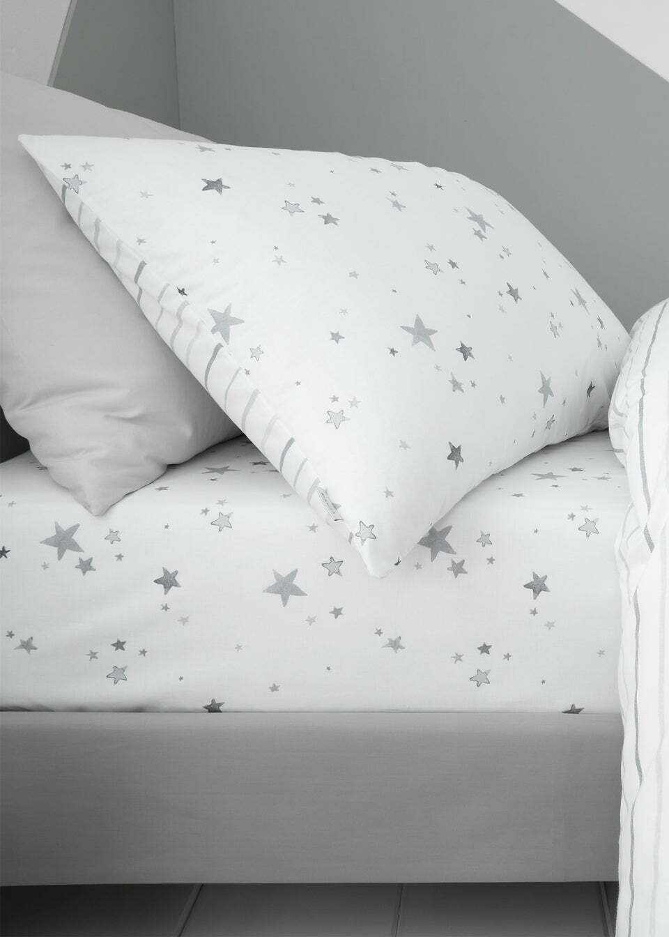 

Bianca Fine Linens Простыня на подгонке Stars, серебрянный