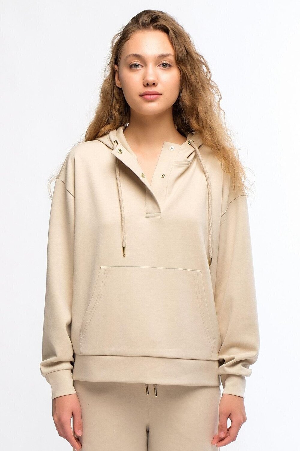 

Бежевая женская толстовка с капюшоном Chandraswear