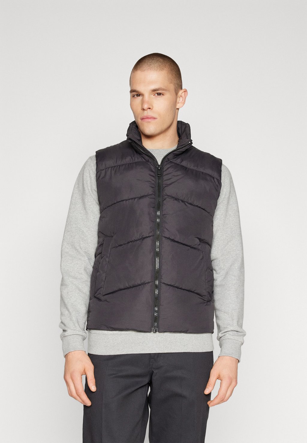 

Жилет Jack & Jones ЭЛЛИОТ, черный