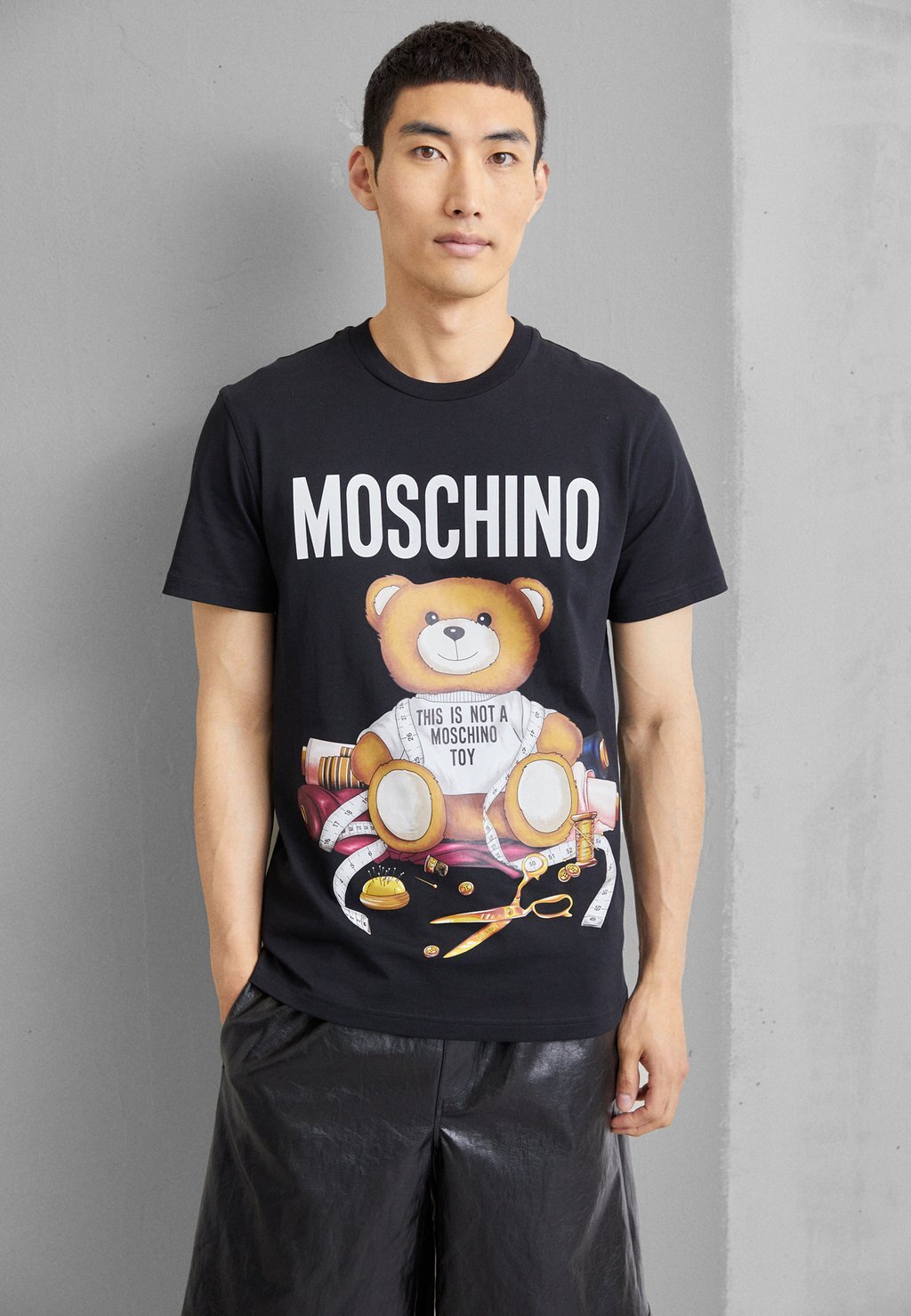 

Футболка с принтом MOSCHINO, черный