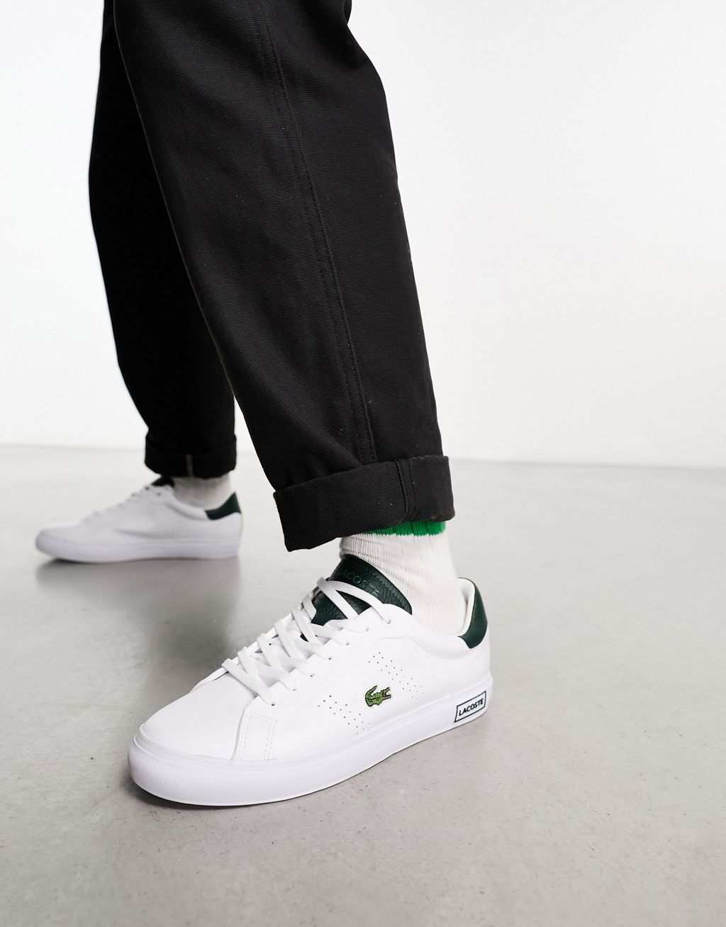 

Бело-зеленые кроссовки Lacoste Powercourt 2.0