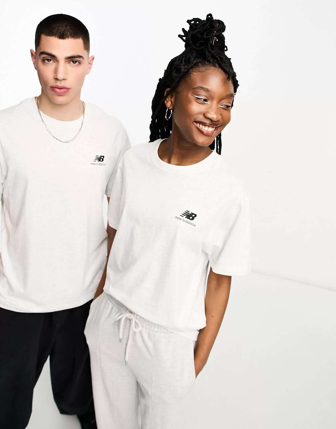 

Серая футболка с маленьким логотипом New Balance, Серый
