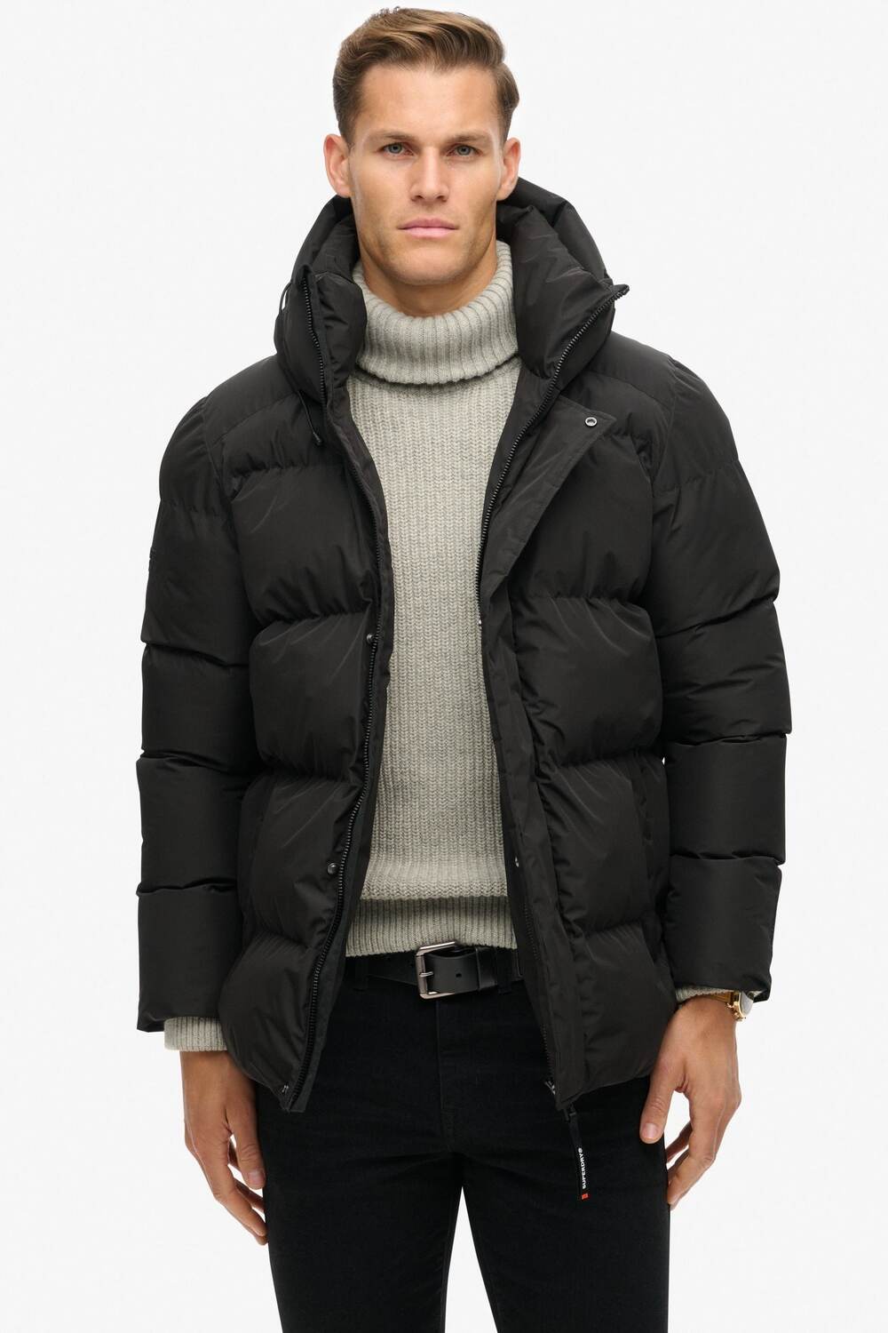 

Спортивная стеганая куртка с капюшоном и 5 перегородками Superdry, черный