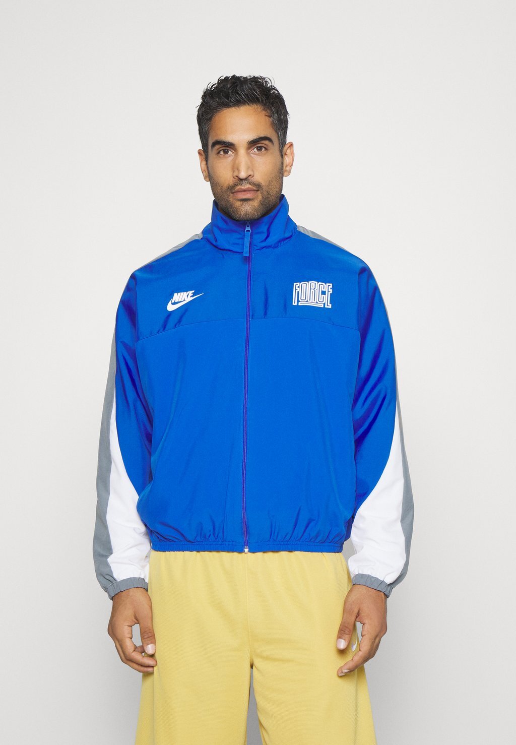

Спортивная куртка Nike