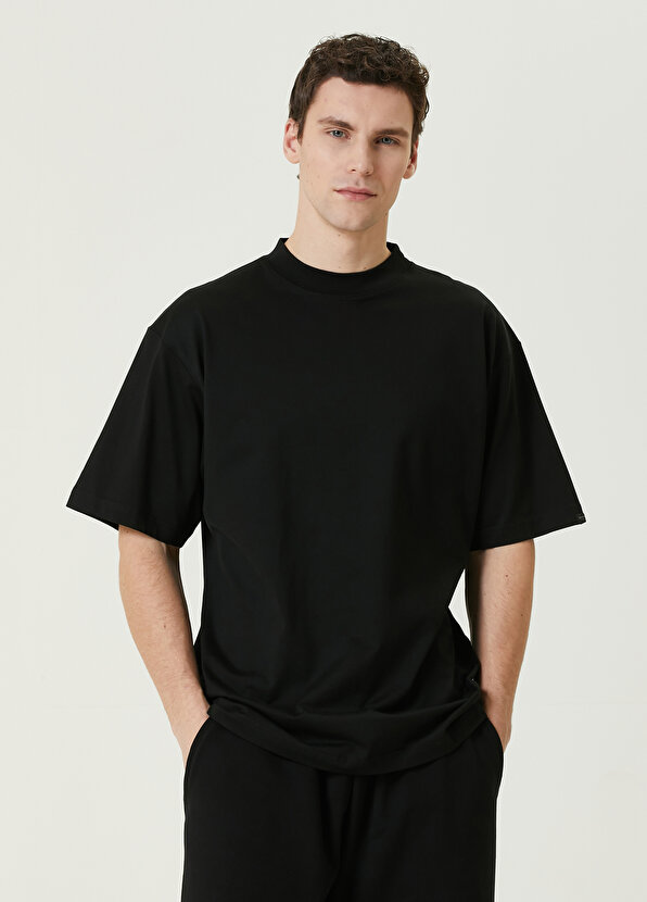 цена Черная базовая футболка Balenciaga
