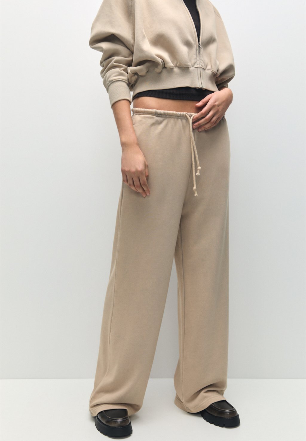 

Спортивные брюки PULL&BEAR, охра