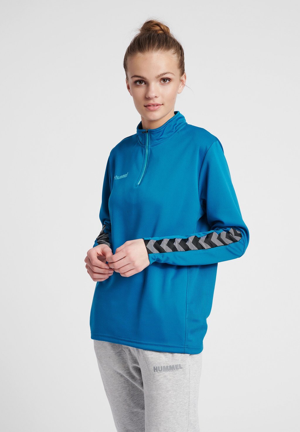 

Толстовка Hummel
