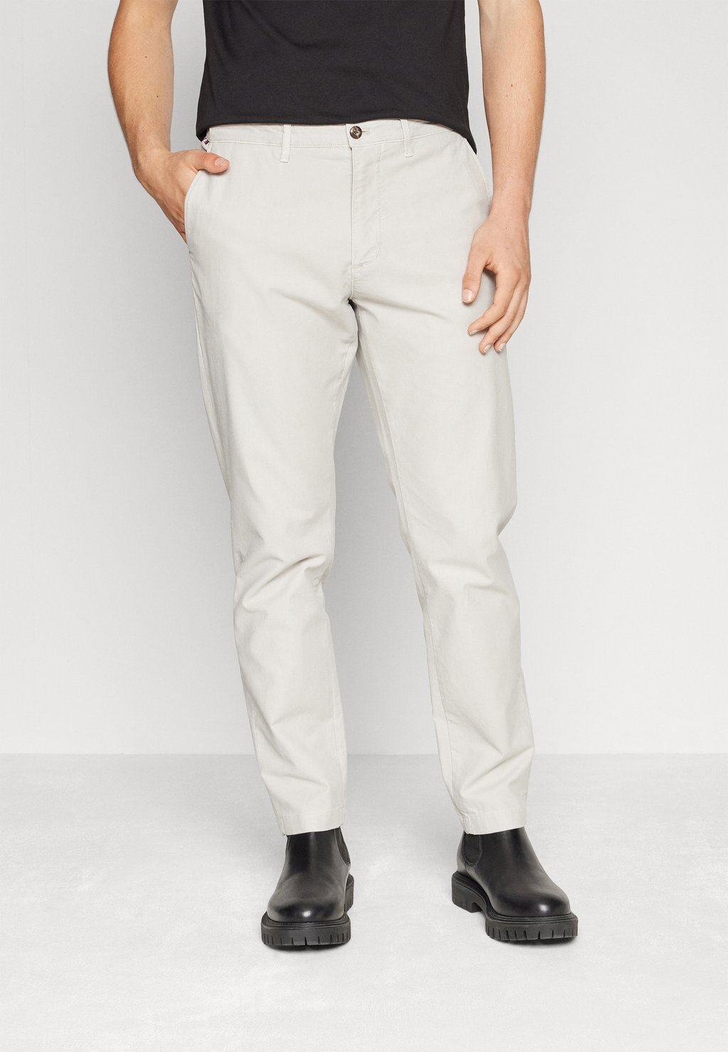 

Чинос CHELSEA Tommy Hilfiger, серый