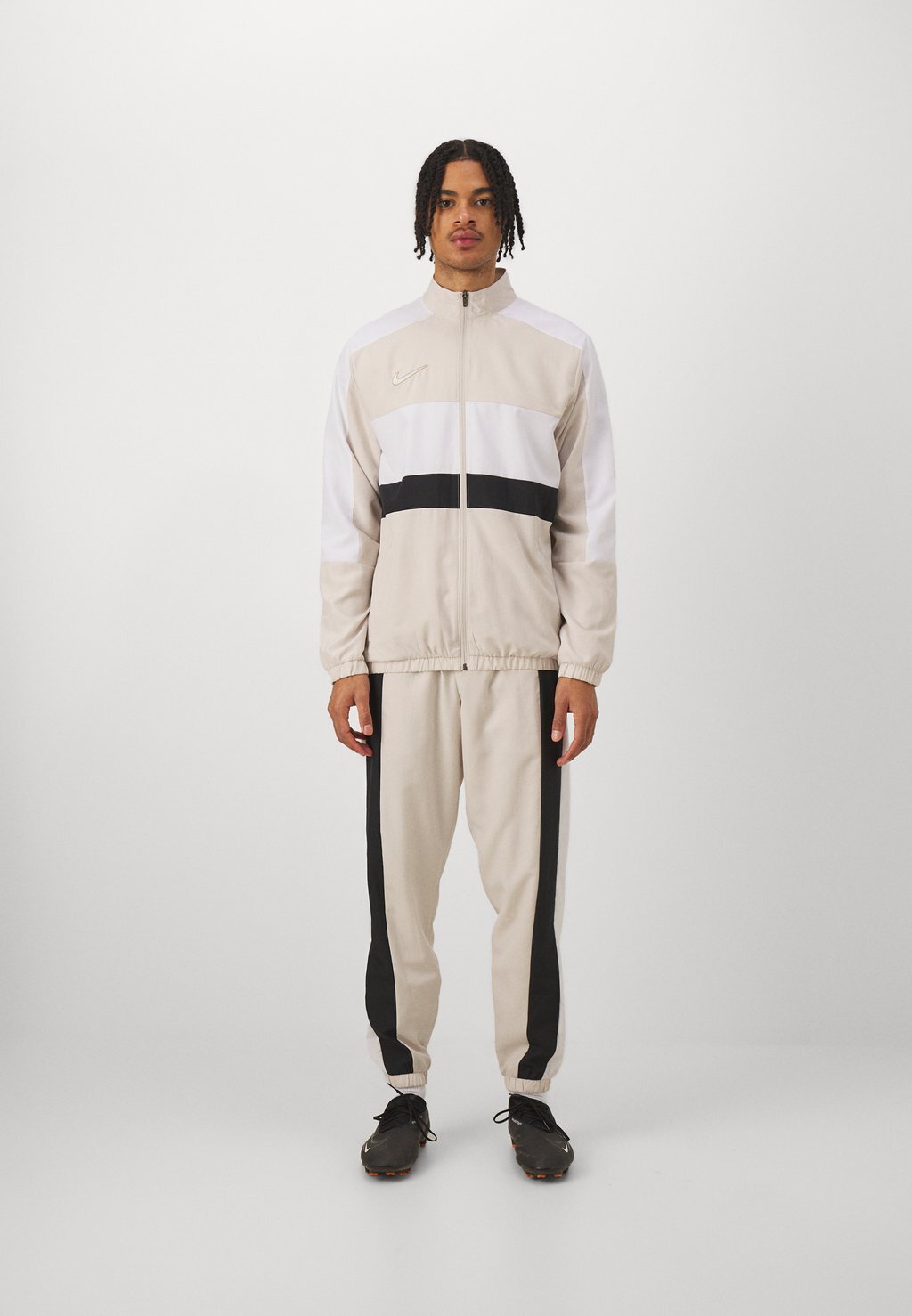 

Спортивный костюм ACADEMY TRACKSUIT Nike, цвет light orewood brn/white/black