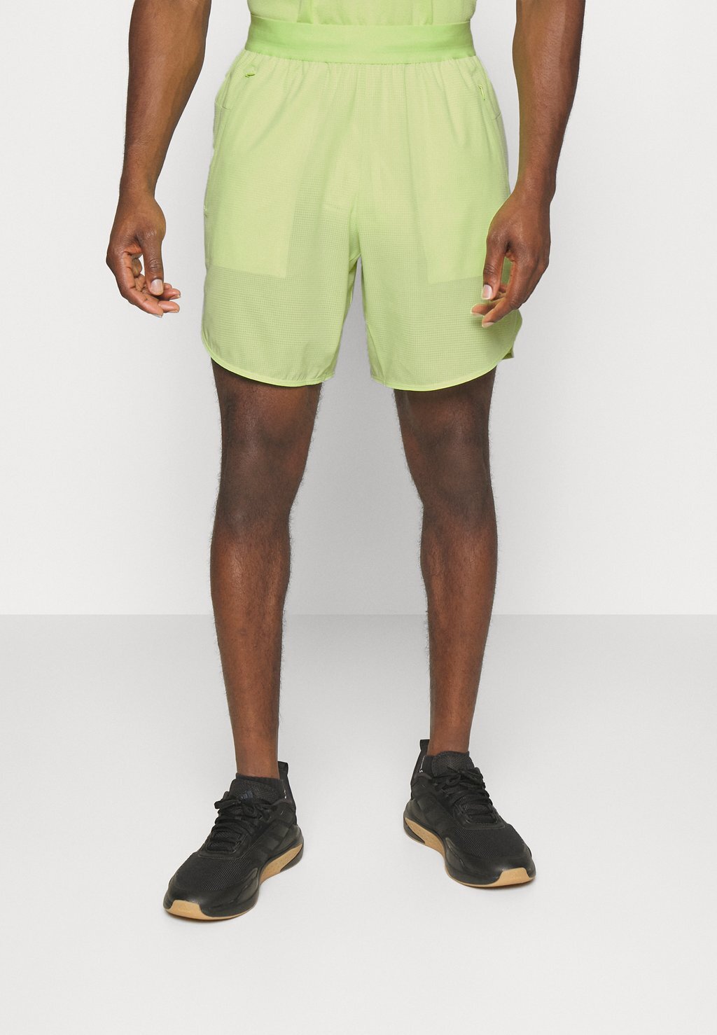 

Спортивные шорты Adidas