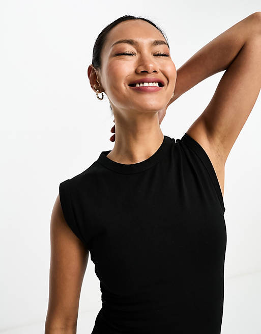 

Черное платье мини с круглым вырезом ASOS DESIGN