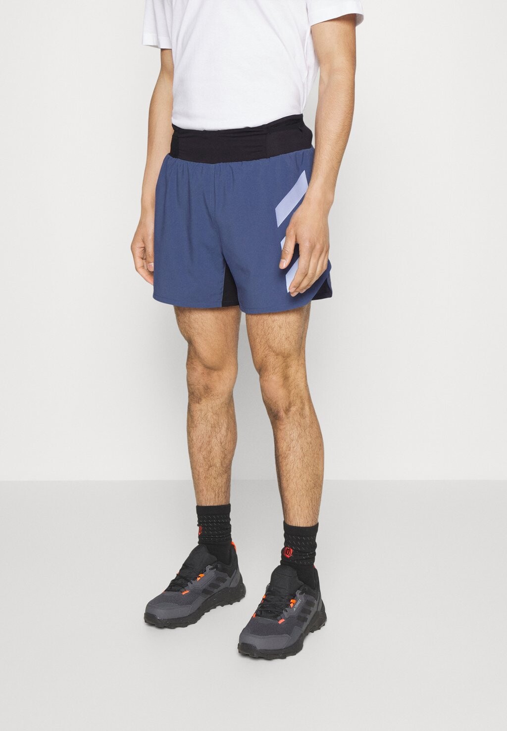 

Спортивные шорты Adidas