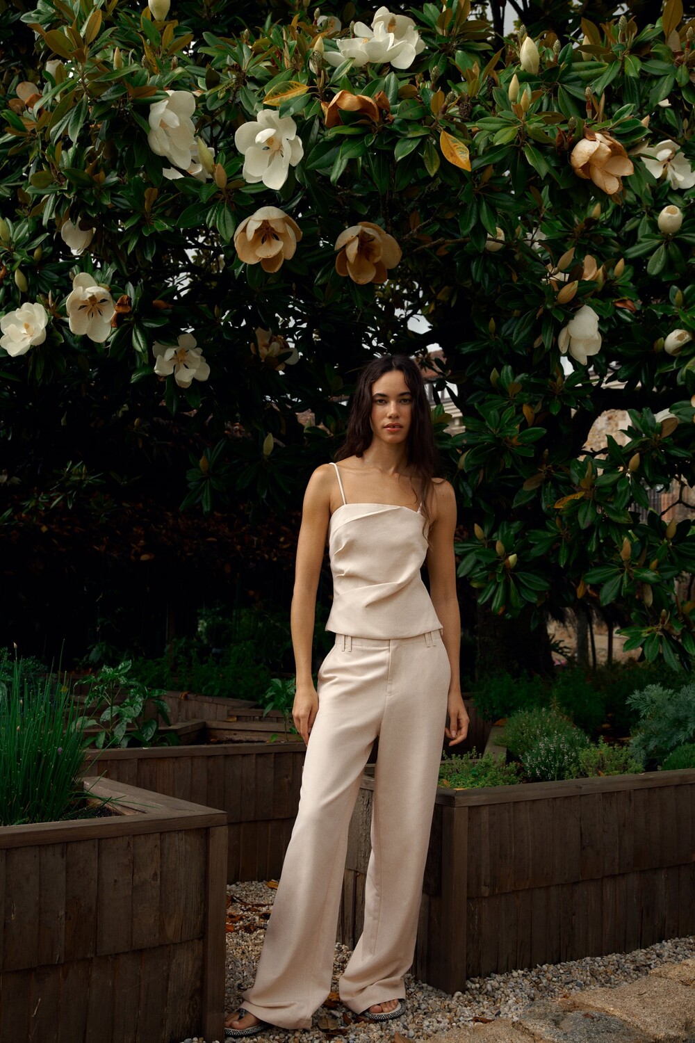 

Топ из льна без бремеел Zara, крем