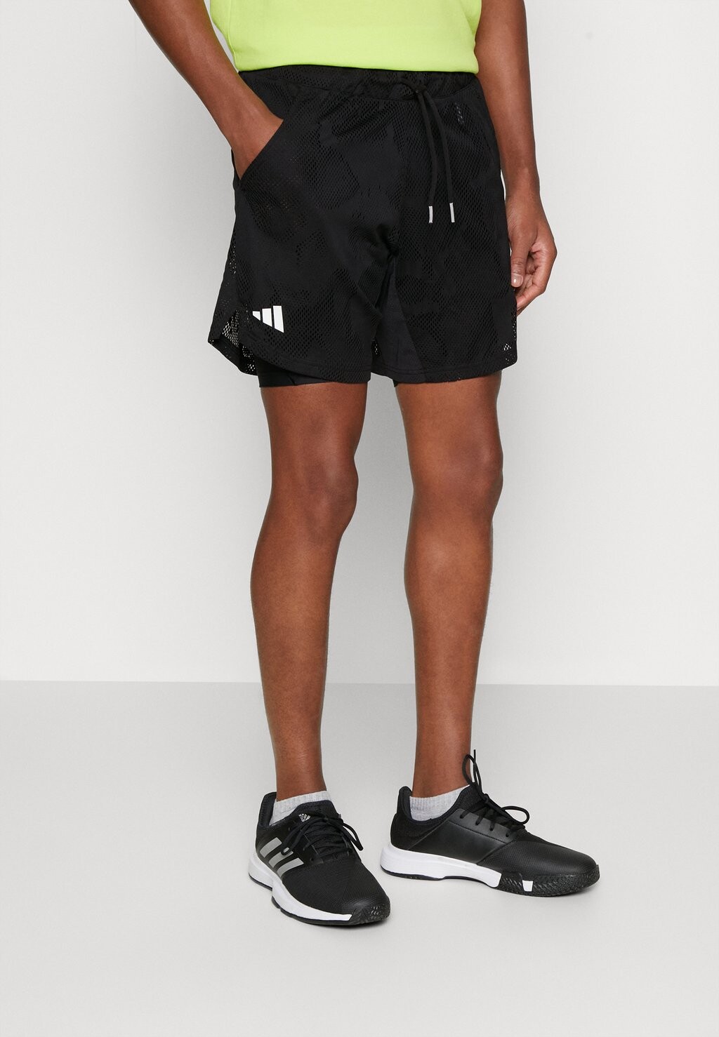 

Спортивные шорты Adidas