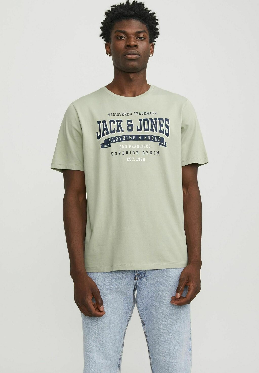 

Футболка с принтом ELOGO SS O-NECK COL Jack & Jones, цвет desert sage