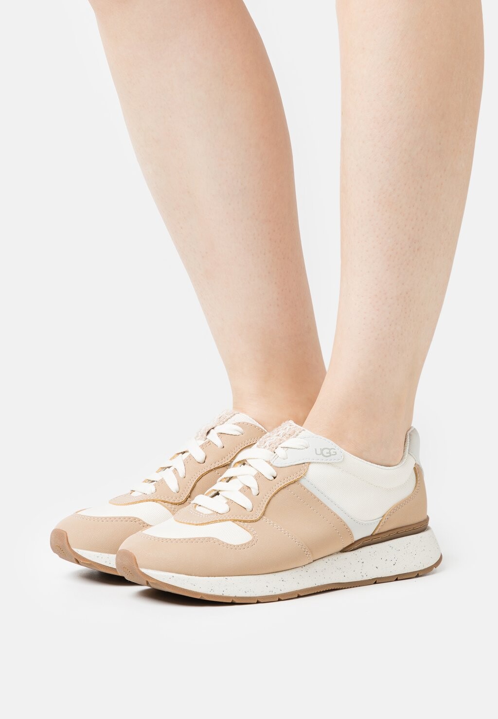 

Кроссовки UGG