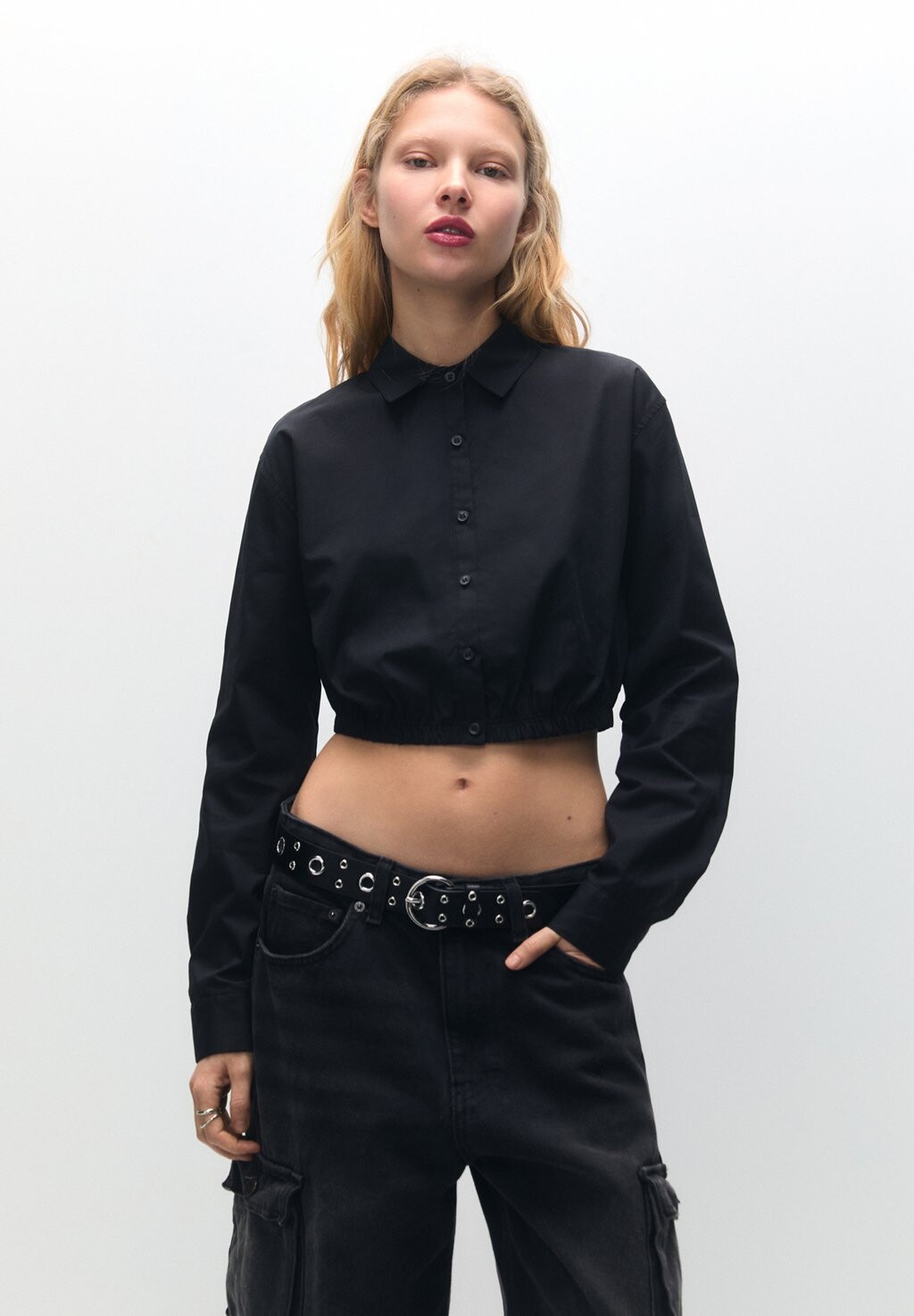 

Блузка-рубашка WITH ELASTIC HEM PULL&BEAR, цвет black