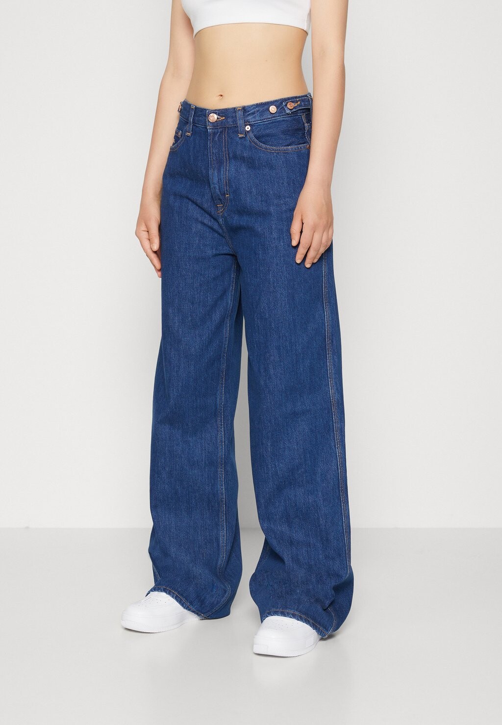 

Расклешенные джинсы Tommy Jeans