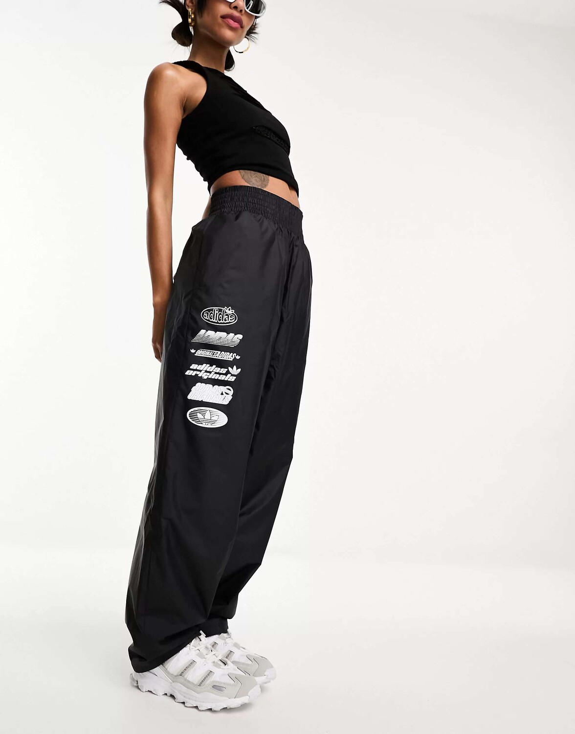 

Черные джоггеры adidas Originals Metamoto