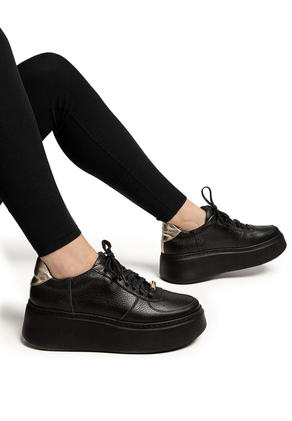 

Кроссовки CHARLES FOOTWEAR