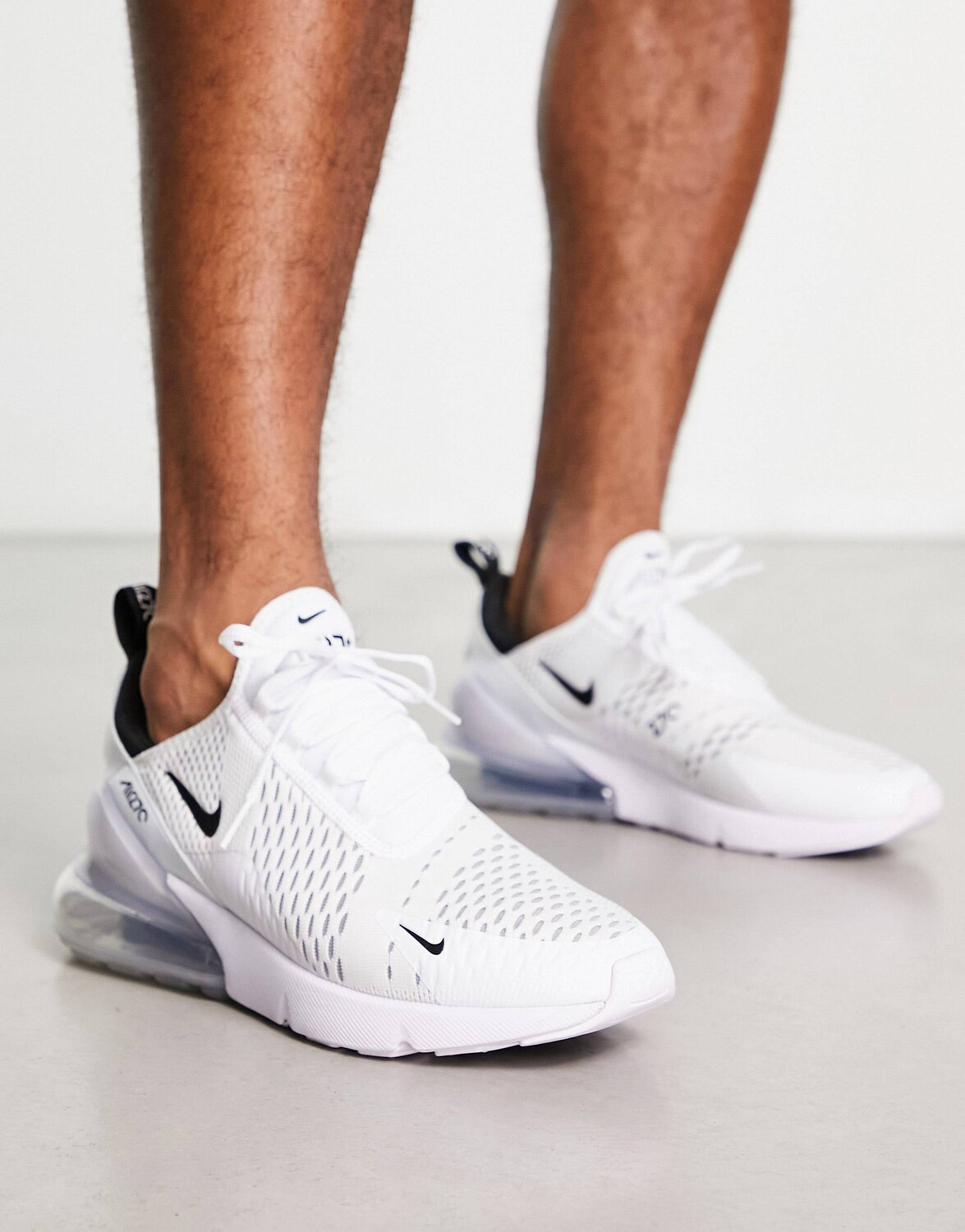 

Белые кроссовки Nike Air Max 270